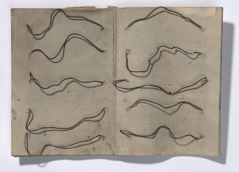 Miquel Barceló, Llibre pintat, 1980Vinyl and pigments on book23 x 32 cm © Miquel BarcelóPhoto : David Bonet